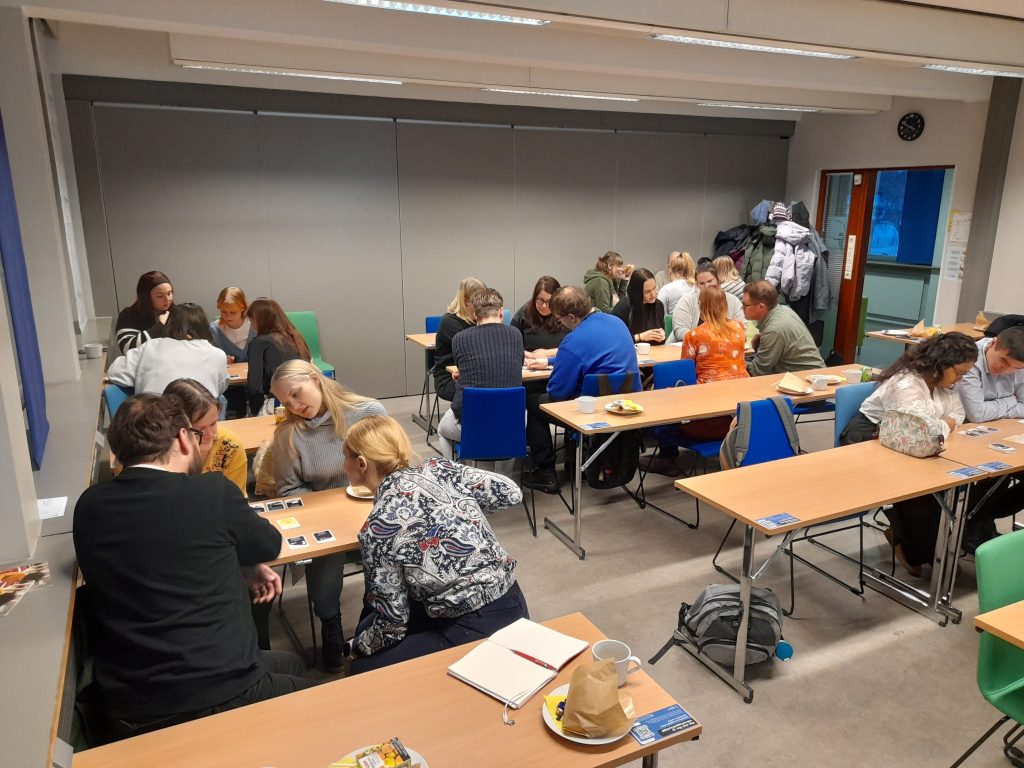 Lansering av den finska versionen av Klimatkoll (Ilmastotietäjä) vid Sci Fest-mässan i Joensuu, där elever och lärare fick prova spelet